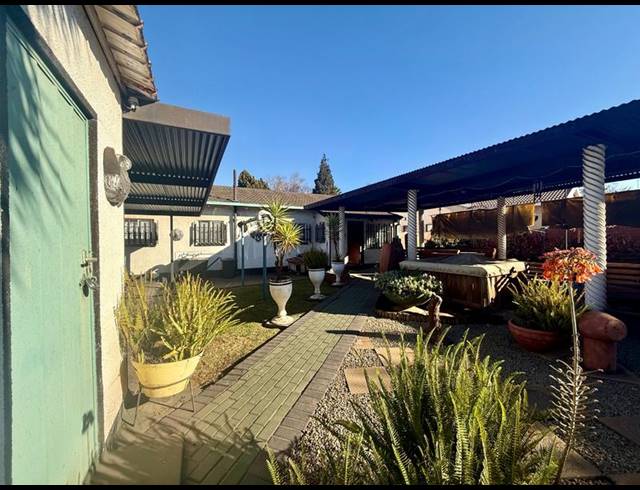 3 BEDROOM HOUSE FOR SALE IN VANDERBIJLPARK CW 3